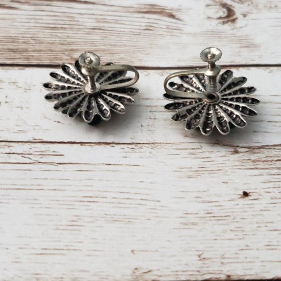 Vintage Screw On / Screw Back Earrings Green & Silver Tone - Picture 3 of 4